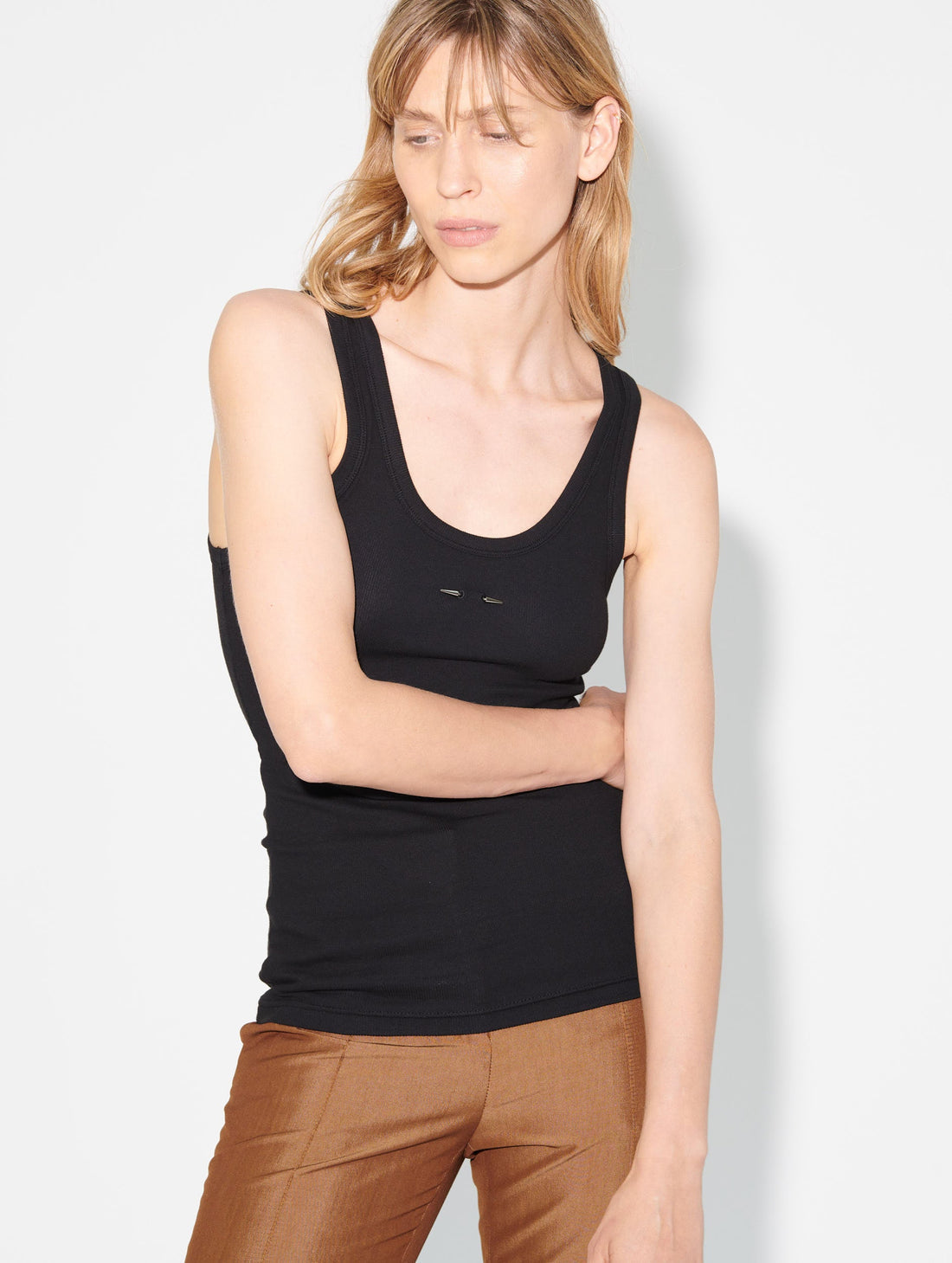 ＜COMOLI＞ COTTON RIB TANKTOP/タンクトップ 313b3978a3cb9aee452927637b469f